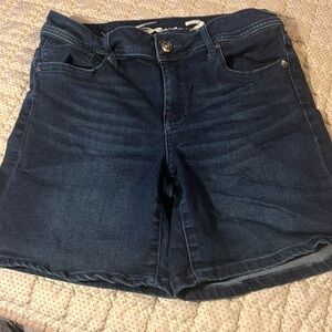 Seven 7 Bermuda Jean stretch shorts size 6